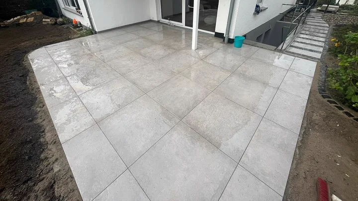 Neue Terrassenplatten verlegt Region Bonn – Terrassenbau GaLaBau Brüder Berisha
