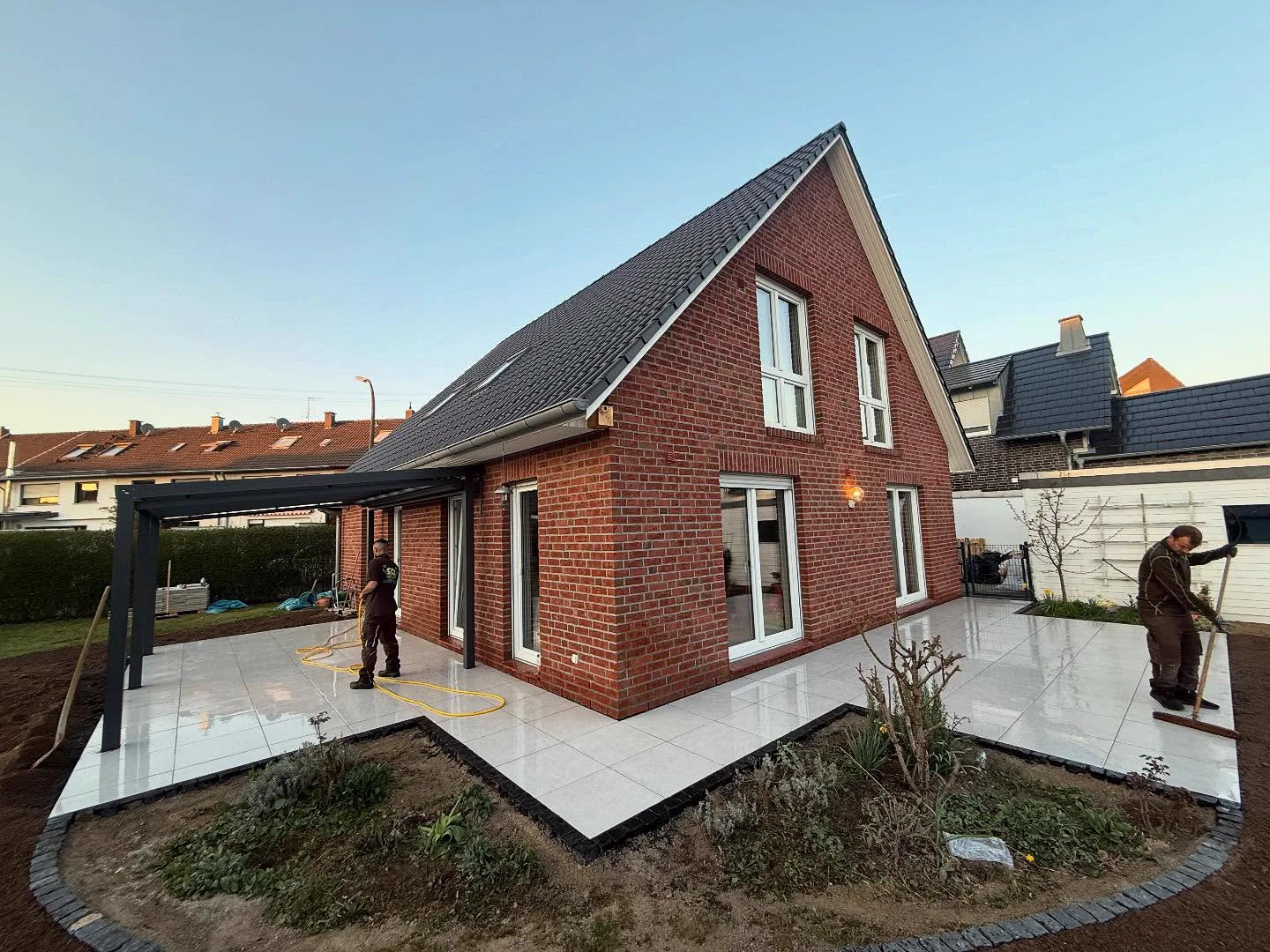 Terrassenbau mit Pergola fertig Region Bonn – Brüder Berisha Garten- und Landschaftsbau