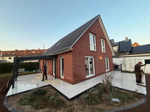 Terrassenbau mit Pergola fertig Region Bonn – Brüder Berisha Garten- und Landschaftsbau